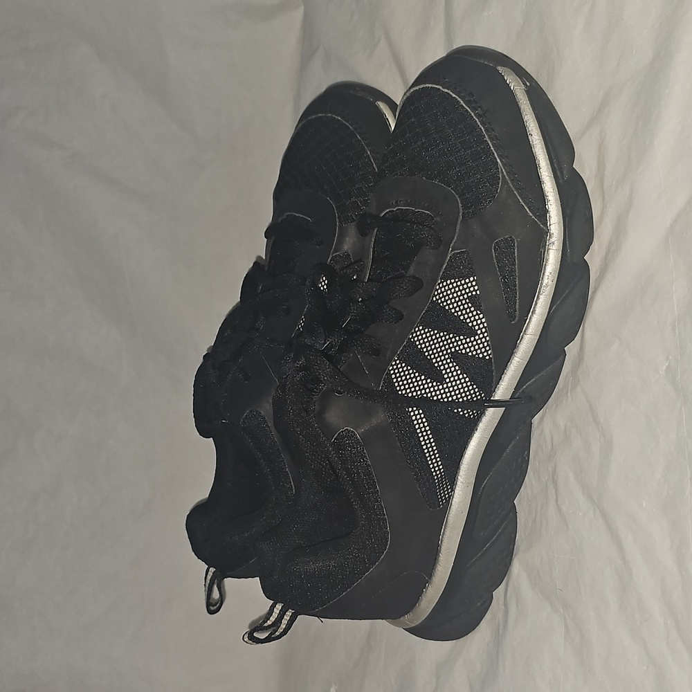 Starter Black Lace Up Sneakers Youth Size 3, Used